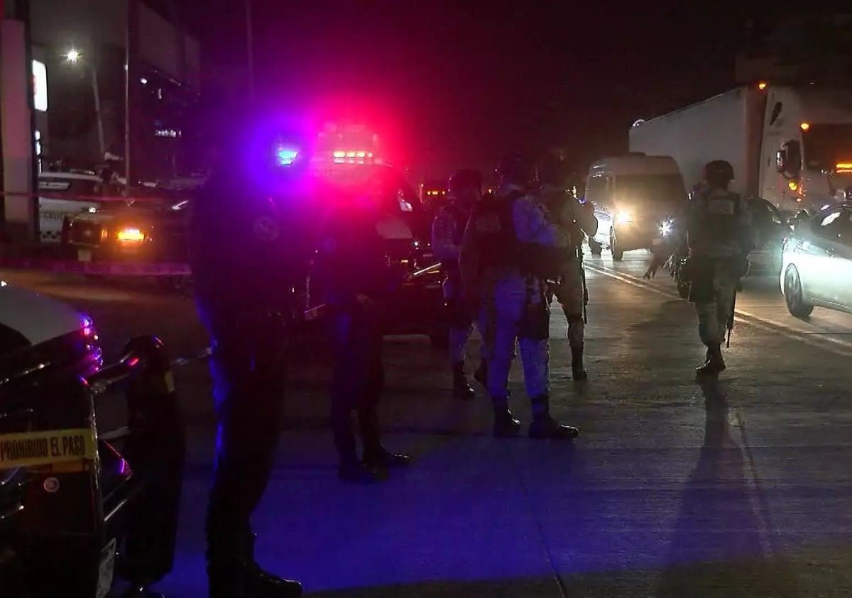 Su esposa lo vio morir: Hombre estaba afuera de vinatería cuando sicarios lo atacan