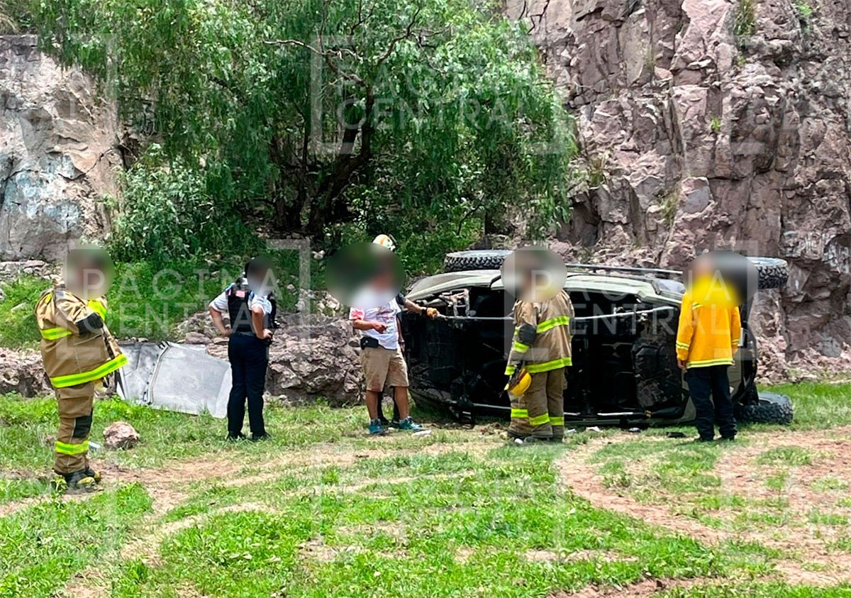 Hacía ‘trompos’ en el lodo con un RZR, perdió el control y terminó volcando