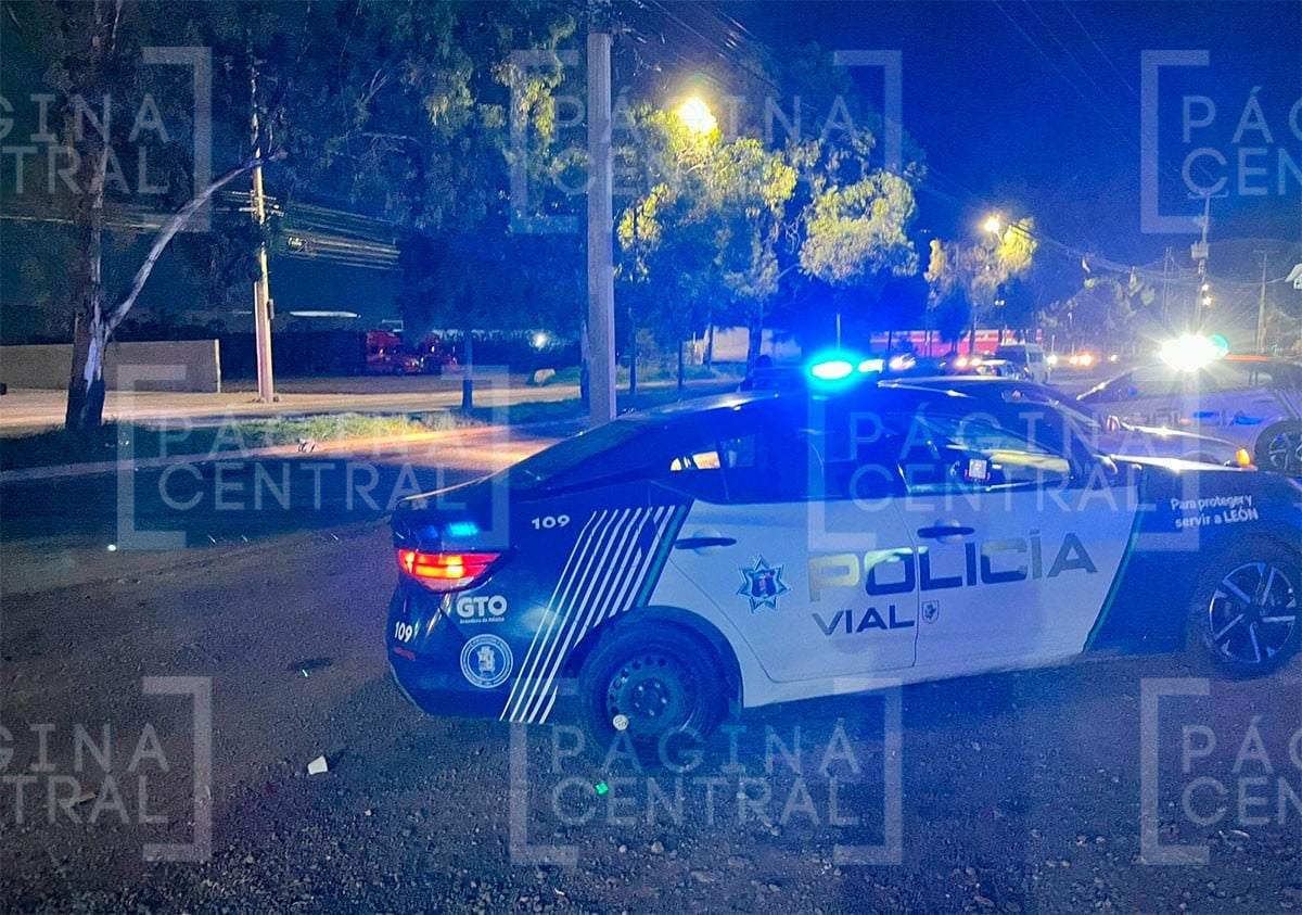 Trató de cruzar corriendo el bulevar y lo atropelló una moto; ambos terminaron en el suelo