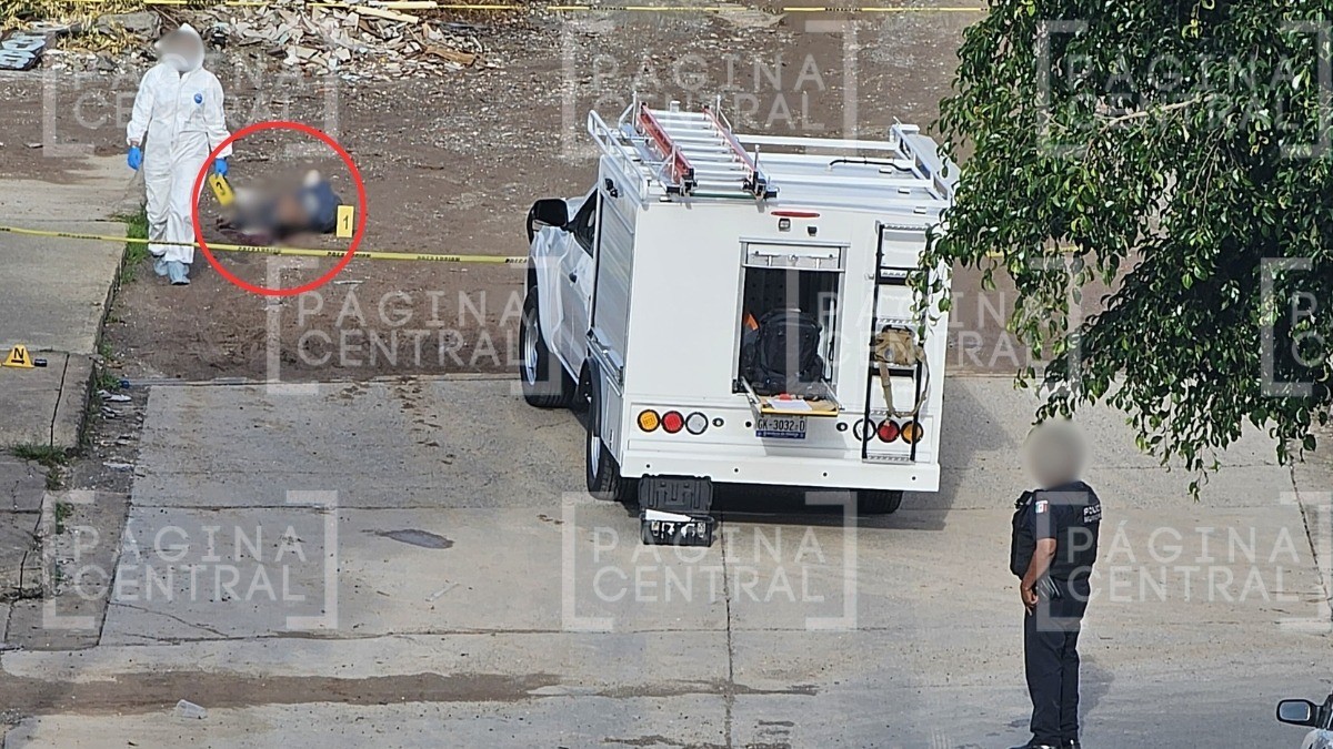 Hombre iba en la calle cuando lo atacaron a balazos, vecinos solo vieron su cuerpo tirado