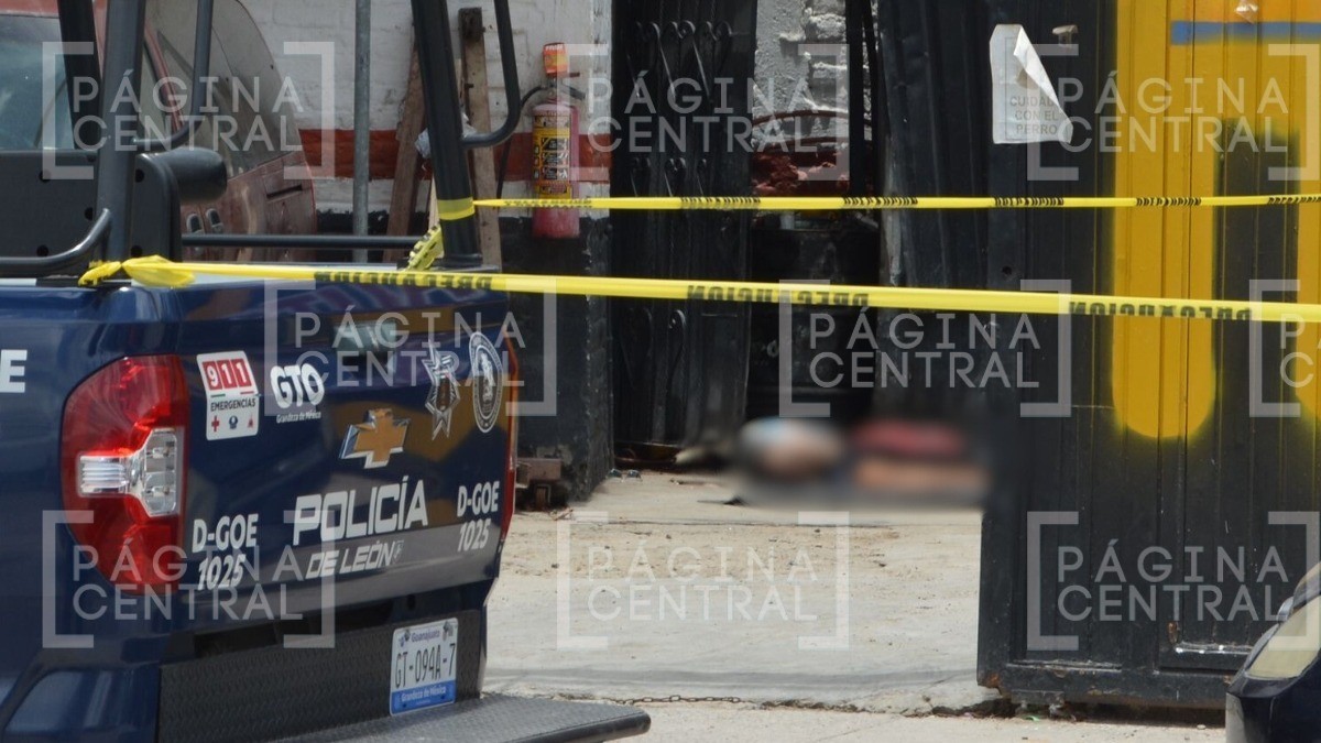 ¡Ataque! Hombres en motocicleta matan a joven dentro de un taller automotriz