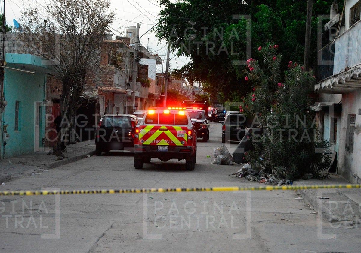 Motociclistas llegan y disparan contra un hombre al menos en cuatro ocasiones