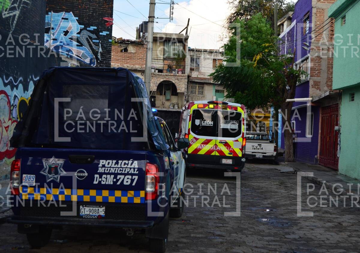 Motosicarios disparan a mujer que caminaba por esta calle de León tras salir de su trabajo