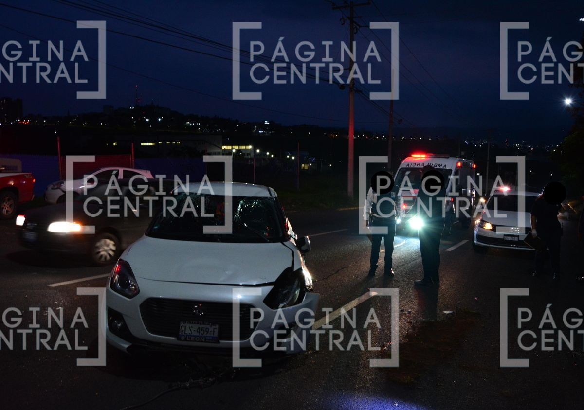 VIDEO Pierde el control: Iban en un Suzuki por bulevar en León y vuelcan