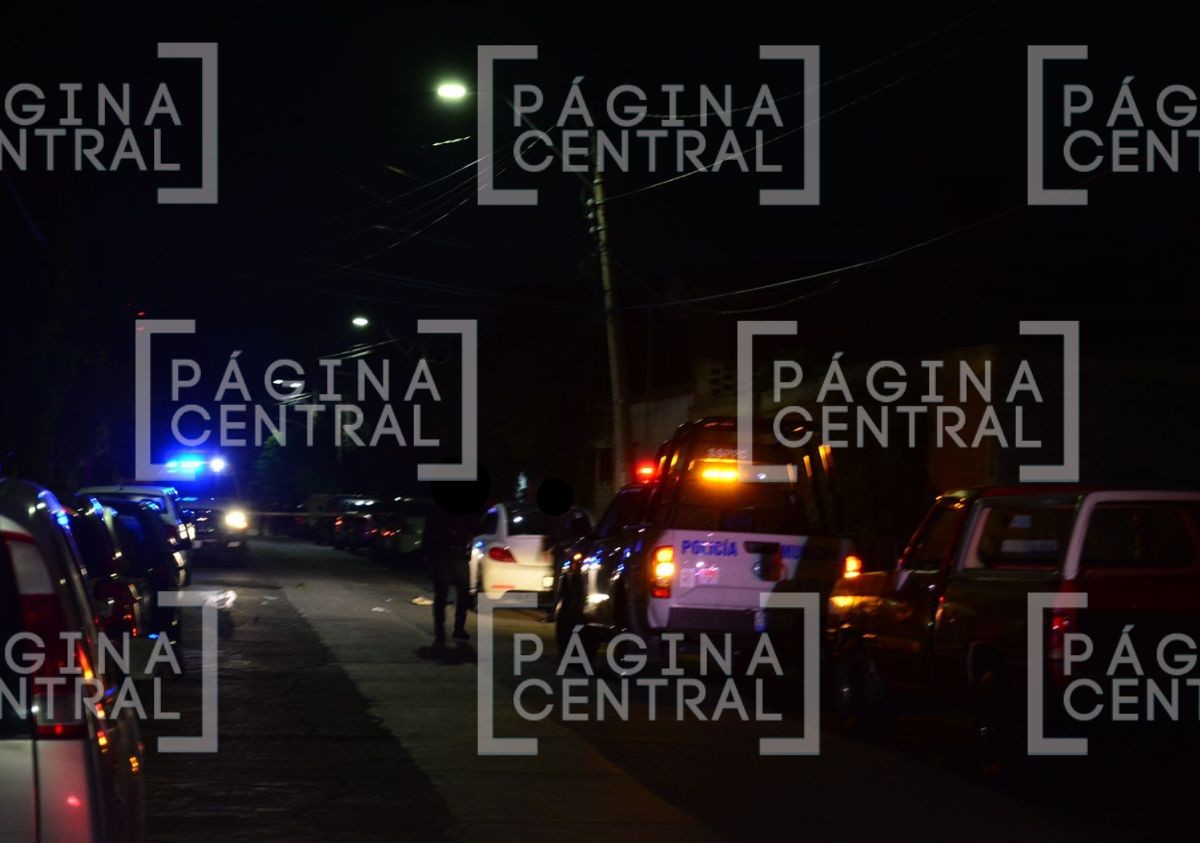 VIDEO Estaba en su auto: Sicarios interceptan a hombre, le hablan y lo atacan 