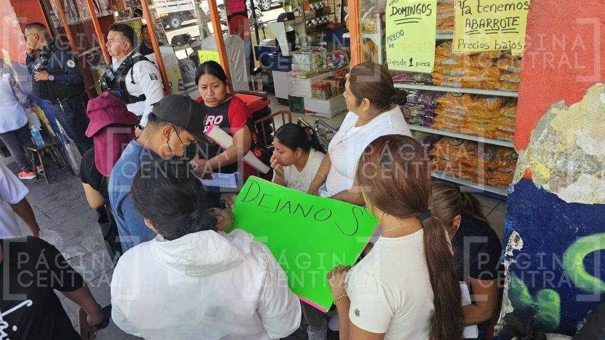 Comerciantes retirados en Miguel Alemán insisten en trabajar en primer cuadro de la ciudad