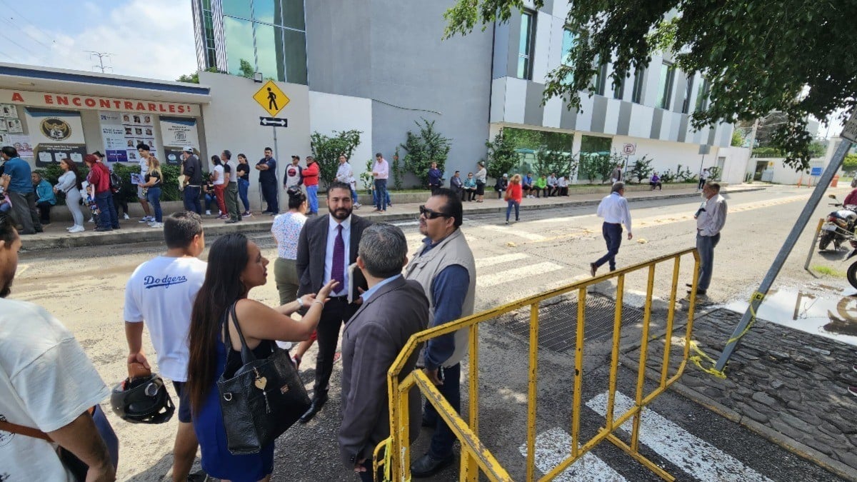 Manifestación pacífica: Abogados piden mejoras en área de registro de edificio de la FGE