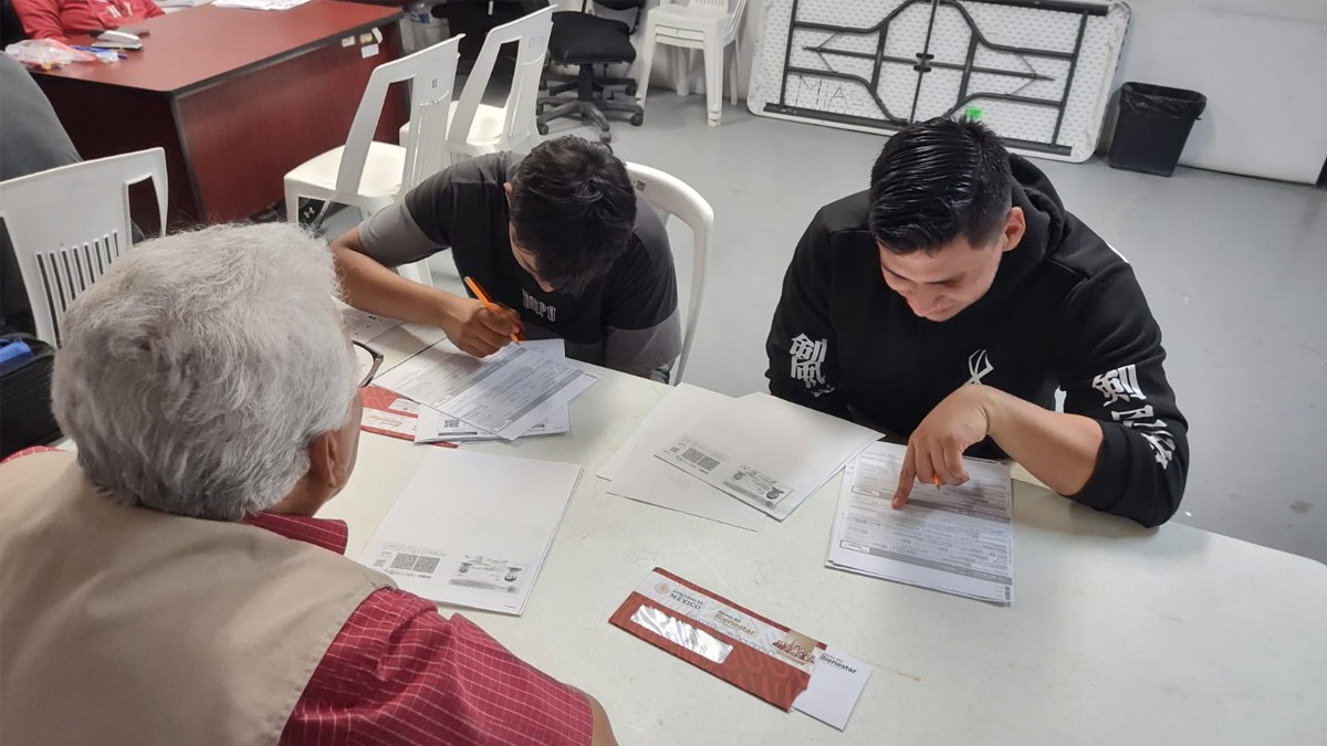 ¿Apoyos federales provocan deserción escolar? Esto dicen los empresarios