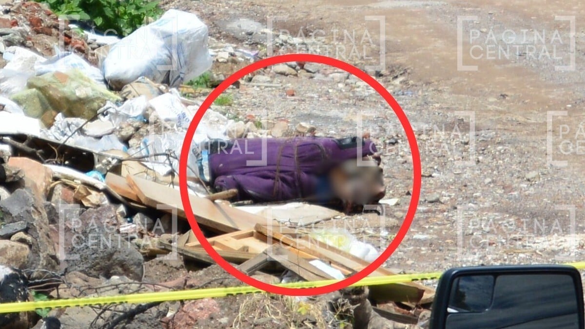 ¡Estaba en posición fetal! Encuentran cuerpo dentro de una maleta cerca de una deportiva