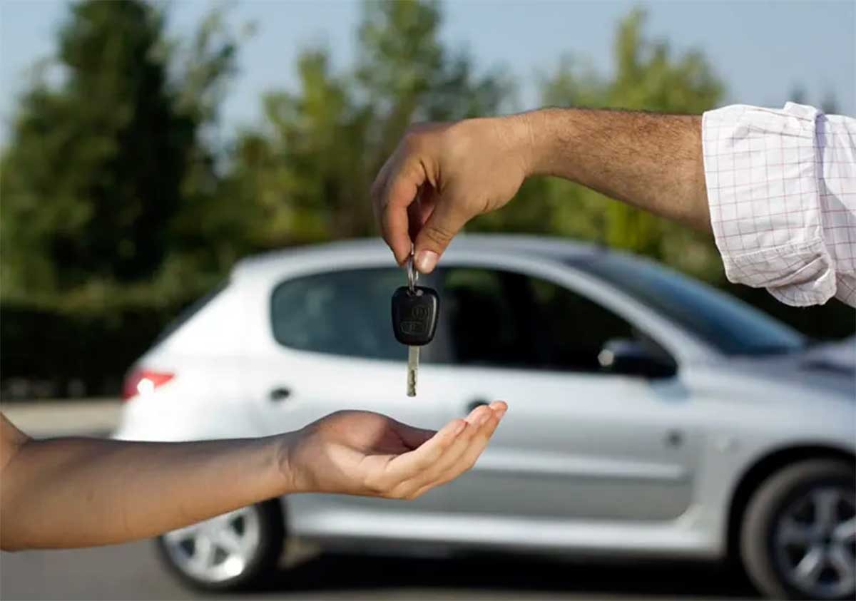 ¿Vendiste o compraste un auto? Si no lo declaras ante el SAT, podrías ser multado