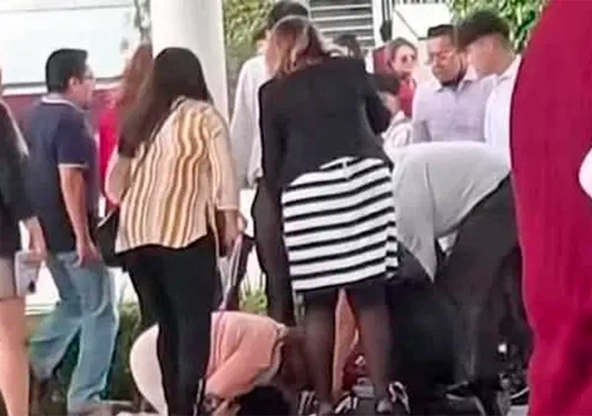Se peleó en su escuela contra varios compañeros y murió; ocurrió el día de su graduación