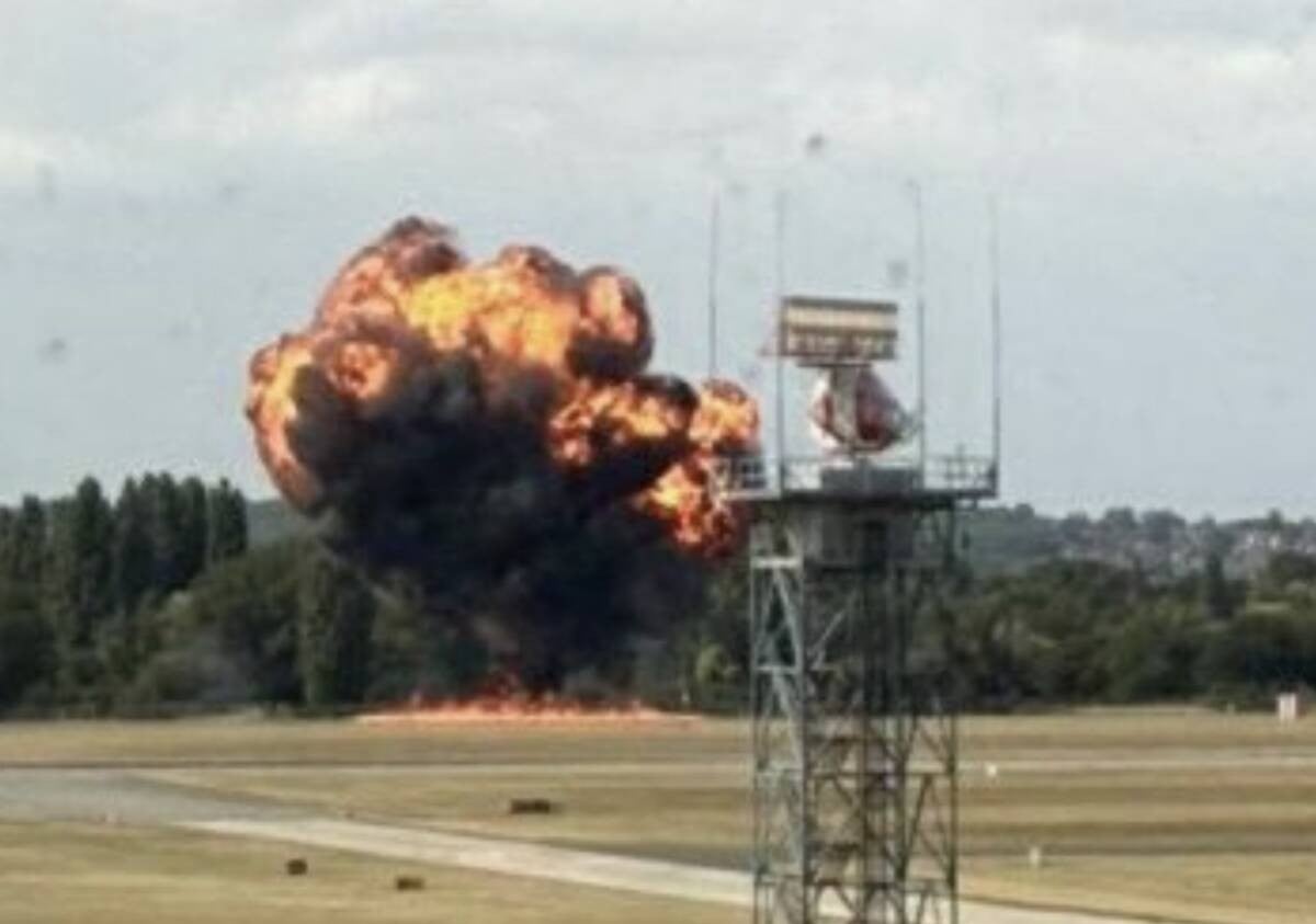 Choca avión en aeropuerto de Londres 