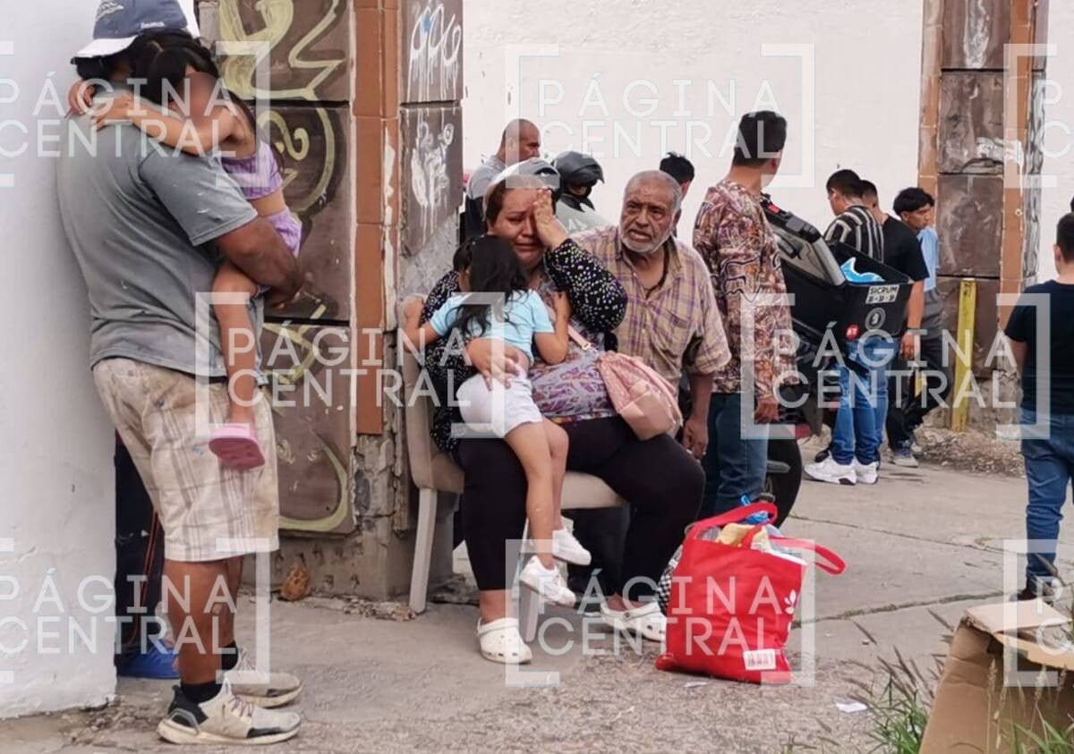 Chofer de plataforma pierde control de la unidad y vuelca con el pasaje; hay seis heridos