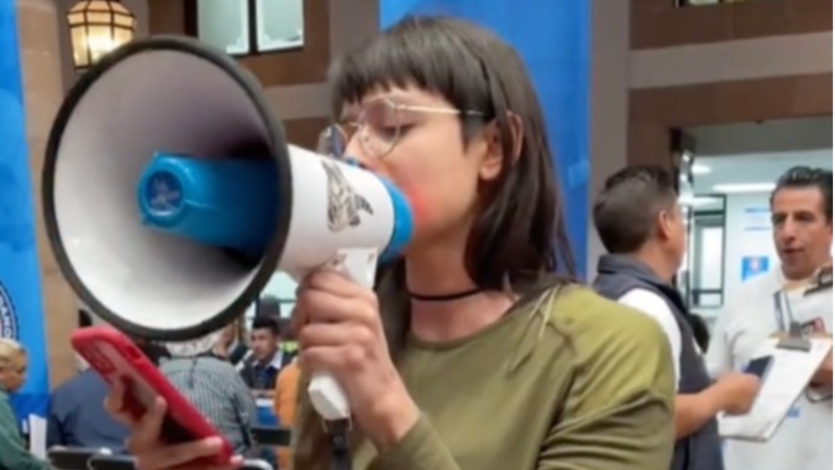 San Juan de Abajo: “Alcaldesa, si no regularizas eres parte del problema”, grita activista