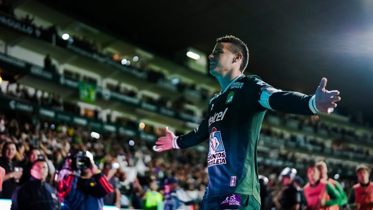 ¡El héroe! James da triunfo a León en dramático juego ante Chivas