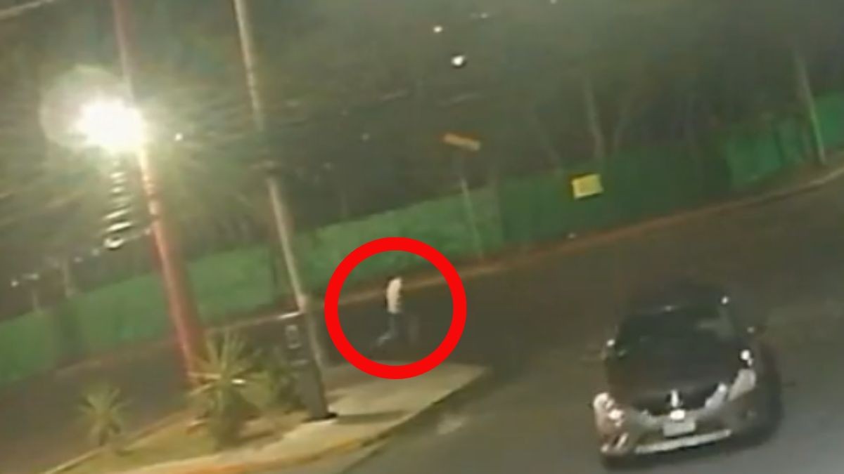 VIDEO Le disparan a quemarropa: Hombre ve asalto en Oxxo, intenta huir pero lo asesinan