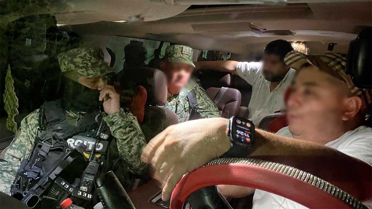 VIDEO Acusan a militares de robar 70 mil pesos en una revisión; ciudadanos los enfrentan