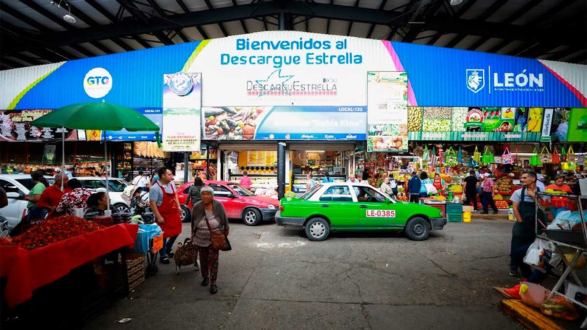 Comerciantes agradecen transformación de la Miguel Alemán tras operativo de reordenamiento