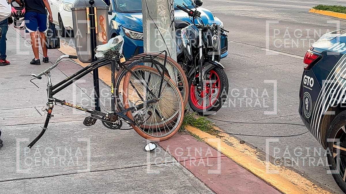 Motociclista atropella a ciclista: la bicicleta quedó destrozada y hay dos lesionados