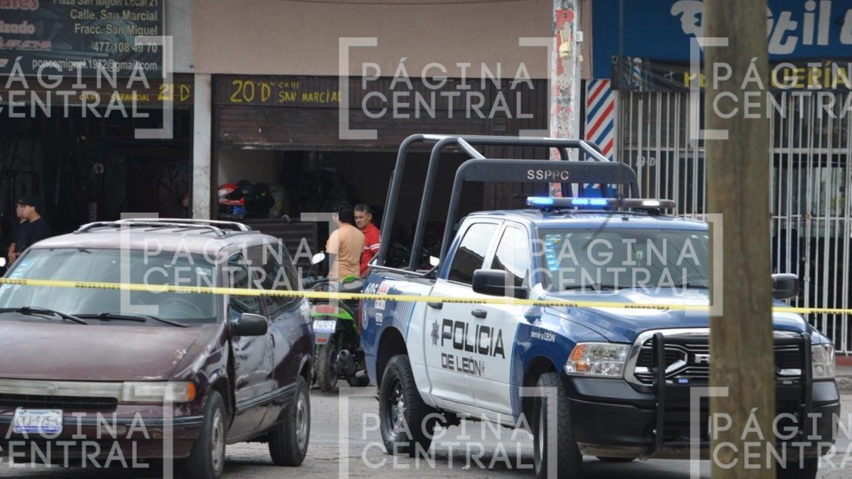 Reynaldo platicaba afuera de un taller de motos, llegan motosicarios y le disparan