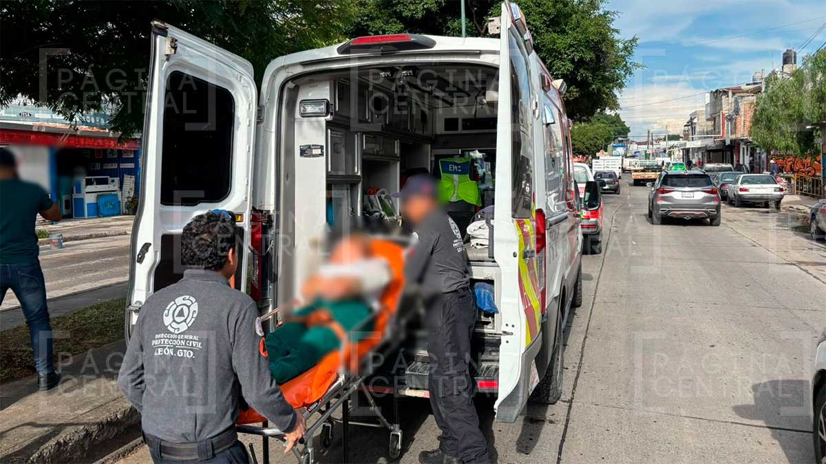 Intentó cruzar este bulevar entre los carros y fue atropellada, fue aventada varios metros