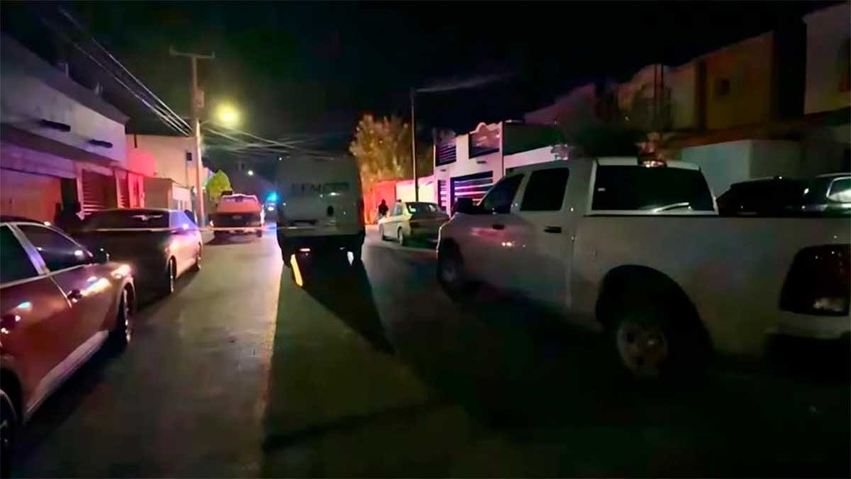 Mata a su esposa frente a sus hijos tras una discusión; vecinos impiden que escape