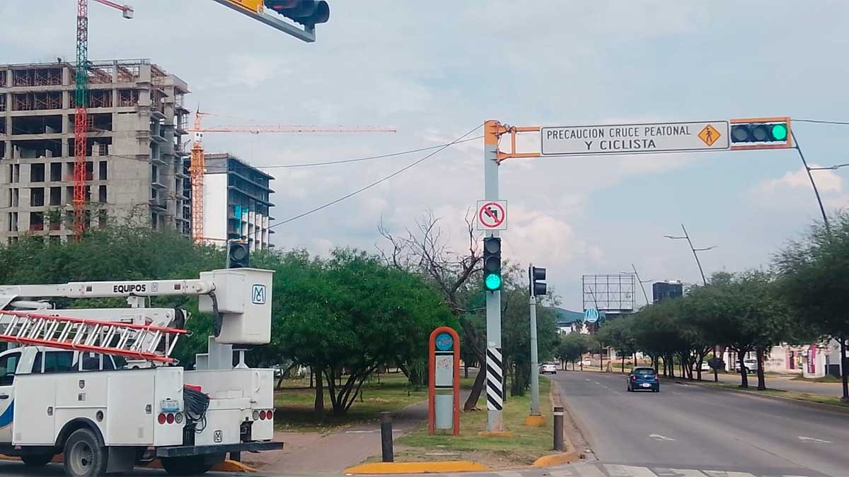 ¿Te mueves en León? Así te beneficia el nuevo sistema de semáforos inteligentes