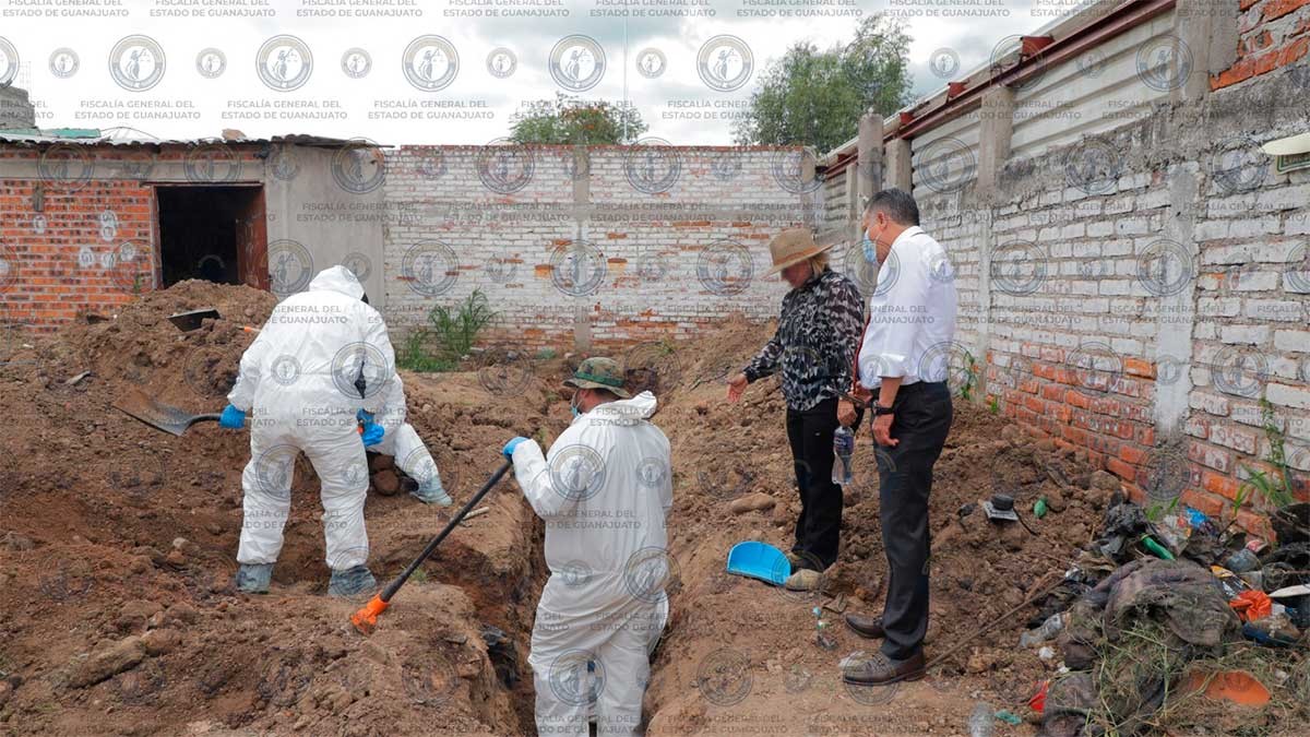 Confirman hallazgo de 32 cuerpos en fosa clandestina; este es el número de identificados