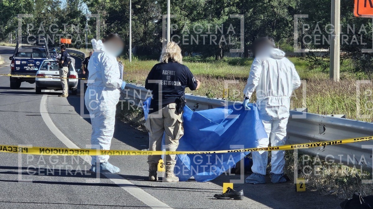 Iba a trabajar cuando vio patrullas y, al acercarse, ¡descubrió que su papá estaba muerto!