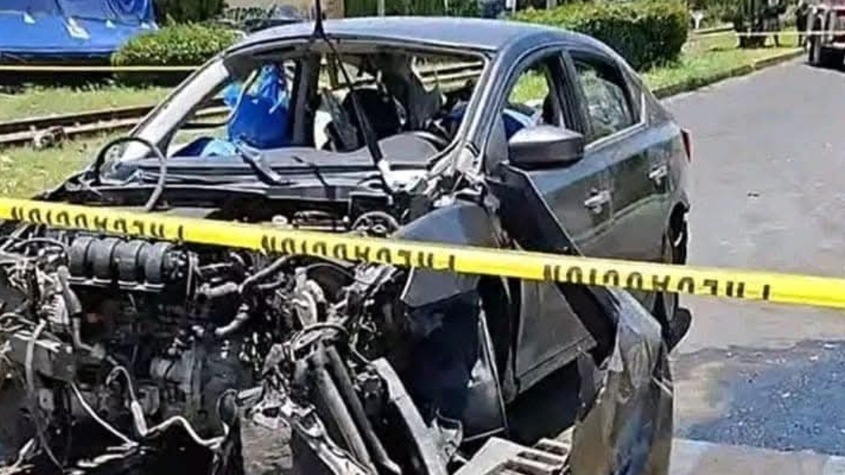 ¡Tragedia! Vagón del tren se zafa y embiste a vehículos que cruzarían la vía; mueren seis