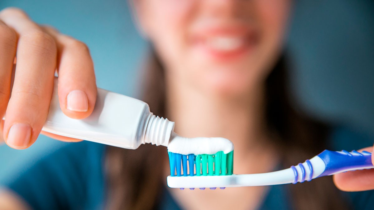 Cofepris retira del mercado una pasta de dientes por representar riesgos a la salud