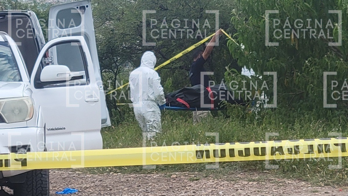 Vecinos iban por un camino de terracería cuando encontraron un cuerpo en estas condiciones