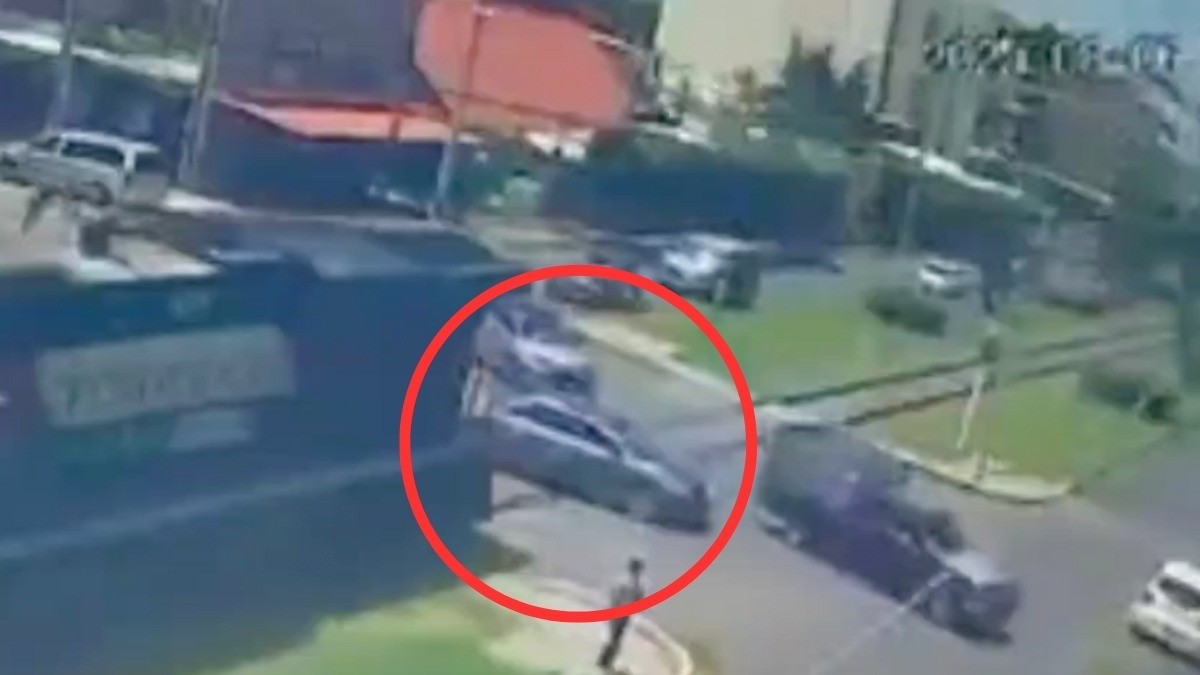 VIDEO Así fue el primer choque del tren con un auto sedán