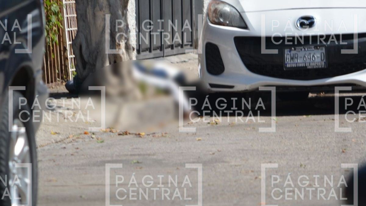 VIDEO Uno murió en el lugar: Hombres reciben ‘lluvia’ de balazos en la calle