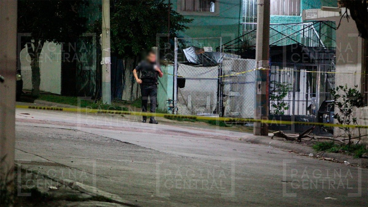 Atacan a Luis cuando caminaba y recibe ocho balazos; vecinos salieron a ayudarlo