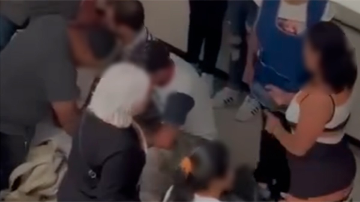VIDEO Detienen a ladrón que asaltaba a abuelitos dentro de clínica del IMSS en León
