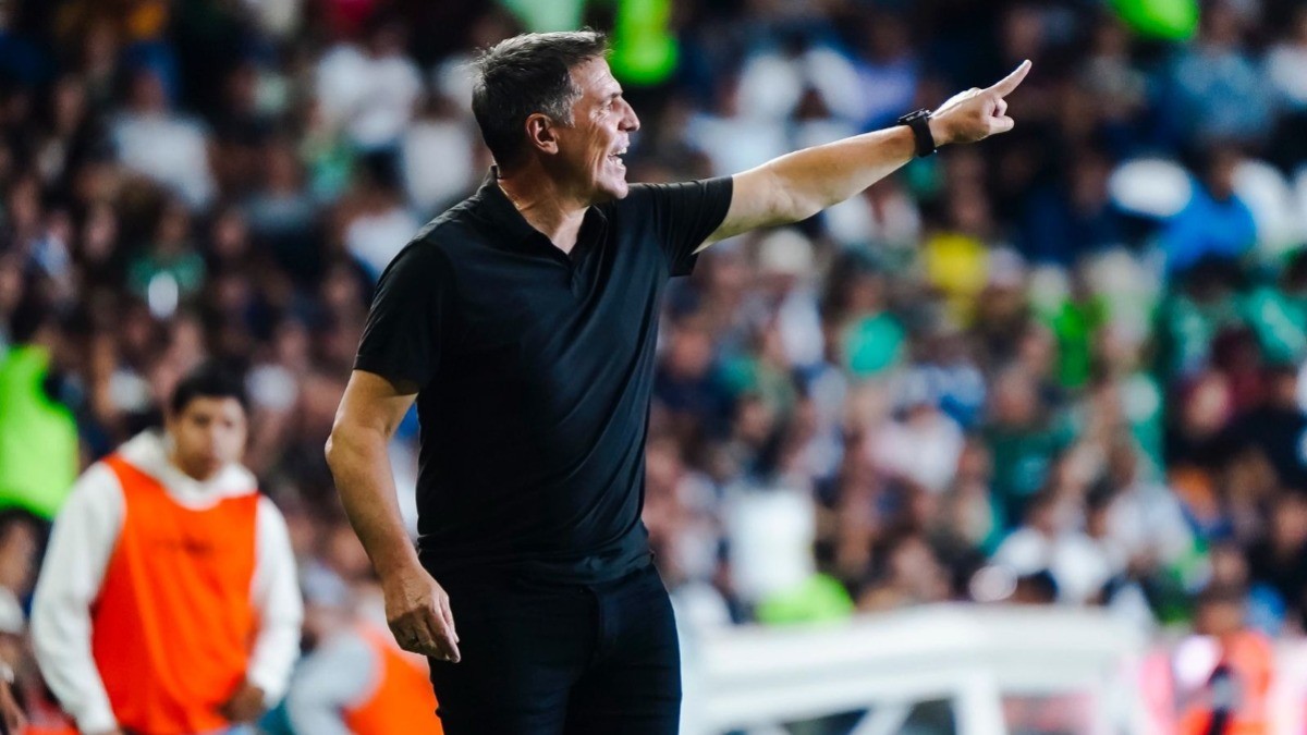¿Pedrada a la directiva? “Fichamos lo que podemos”, asegura Eduardo Berizzo