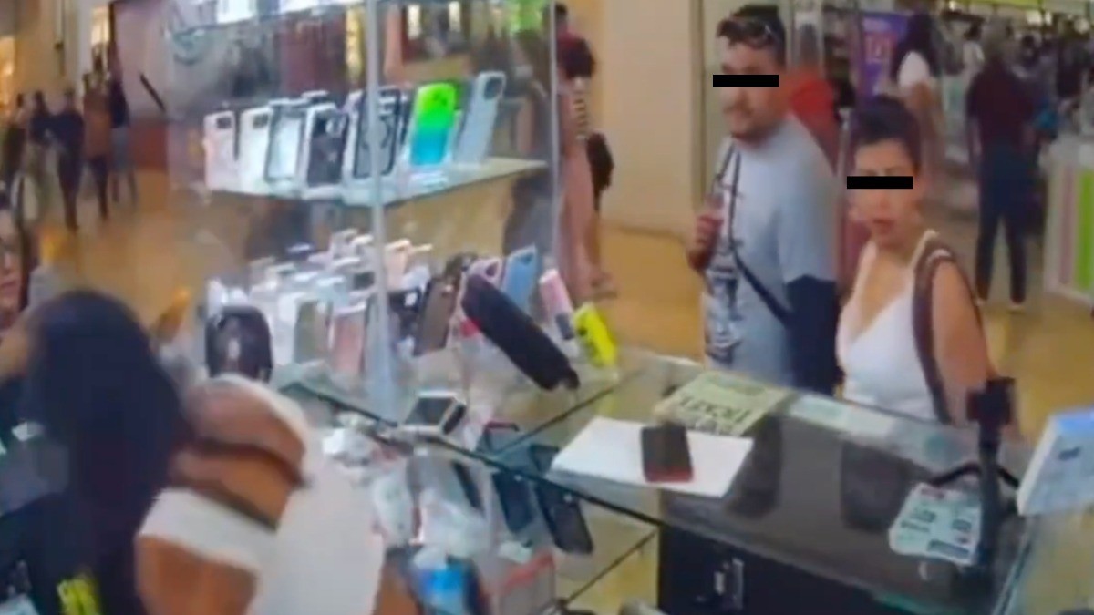 VIDEO “Si alguien lo conoce, denúncielo” Captan a hombre que roba celular en unos segundos