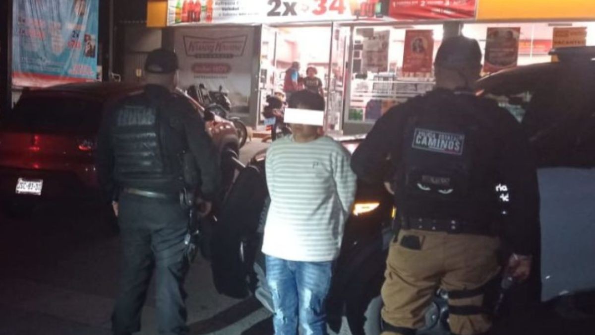 ¡En llamas! Mujer prende fuego en Oxxo tras enojarse porque no había sistema 