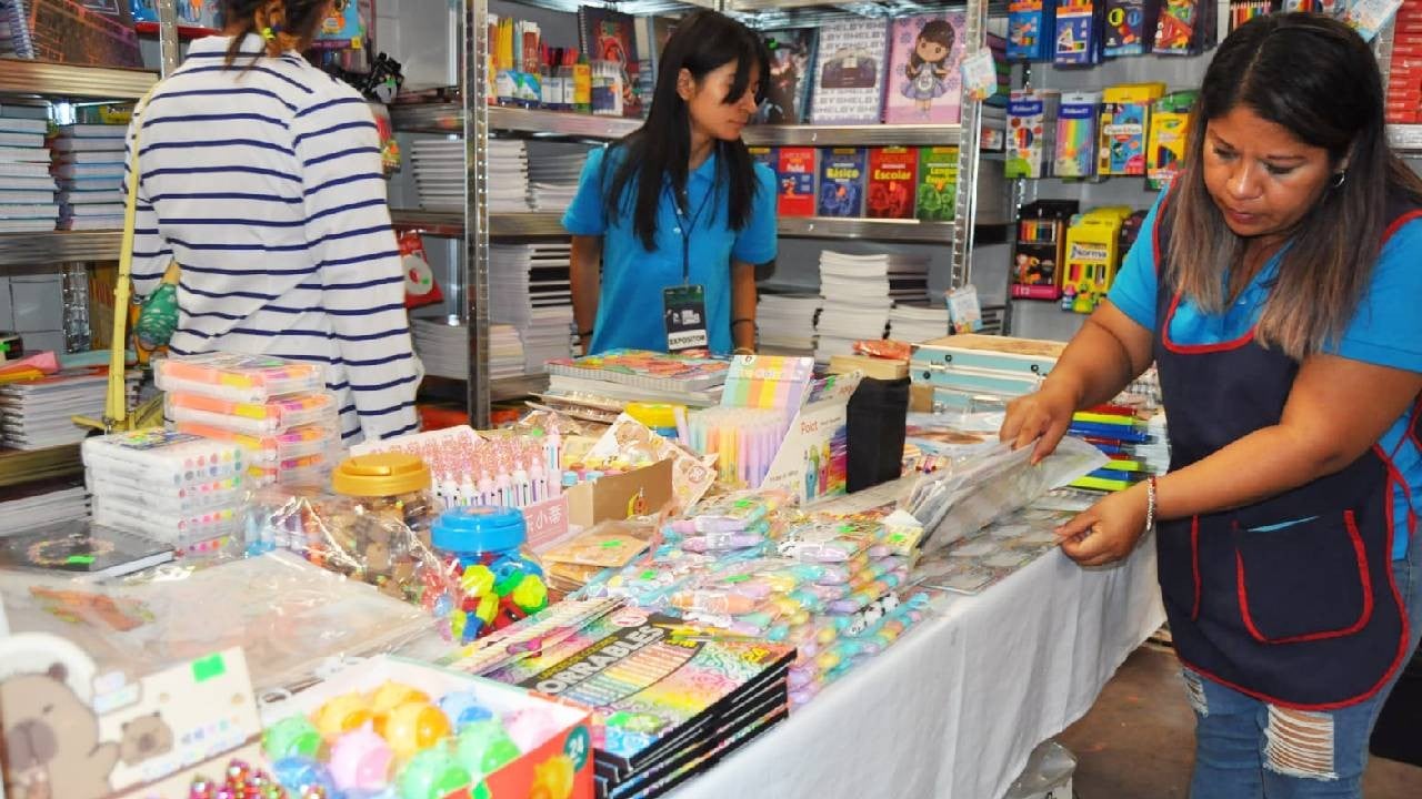 Feria de Servicios León tiene útiles escolares a bajo costo y atención médica gratis