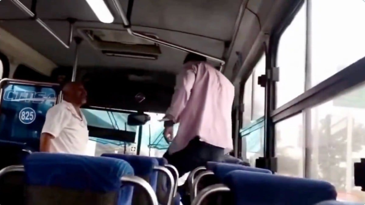 “¡Me viene correteando!” Choferes de transporte público pelean a golpes frente a pasajeros