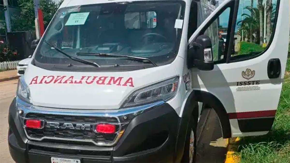 Se equivocaron: Grupo armado baja a abuelito de ambulancia y luego lo dejan en la clínica