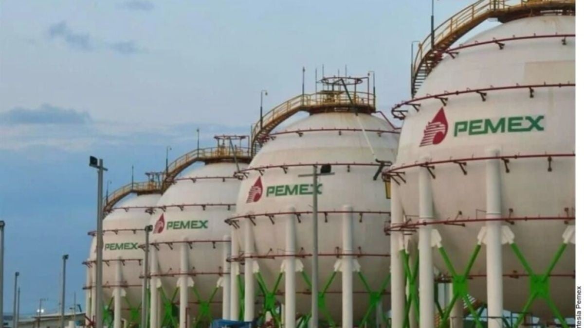 Escasean gasolinas… y Cuba goza a Pemex