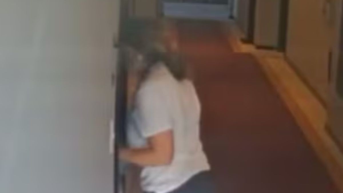 Se escondió en ropero: Doctora irrumpe en departamento de ex y lo balea frente a su hijo