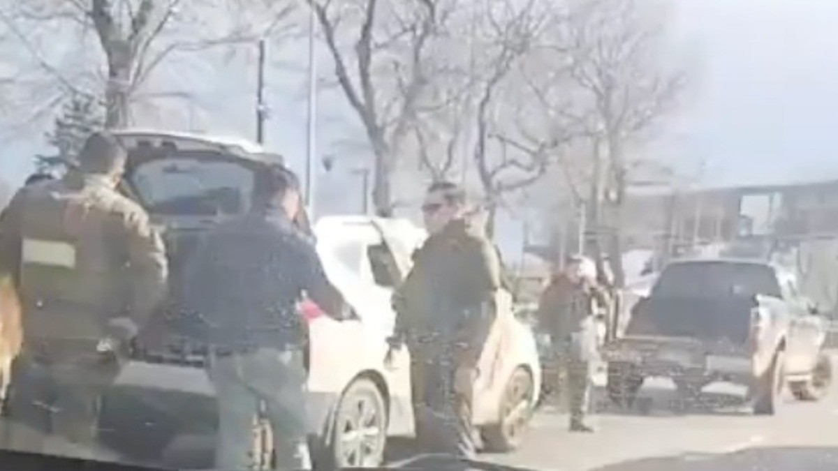 VIDEO Conflicto vial termina en el asesinato de una mamá frente a su esposo y su hija