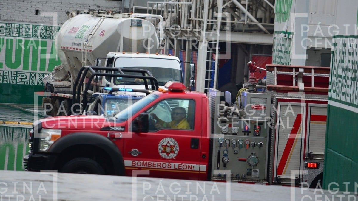 Trabajadores pintaban una pipa, caen al interior y se intoxican; están graves