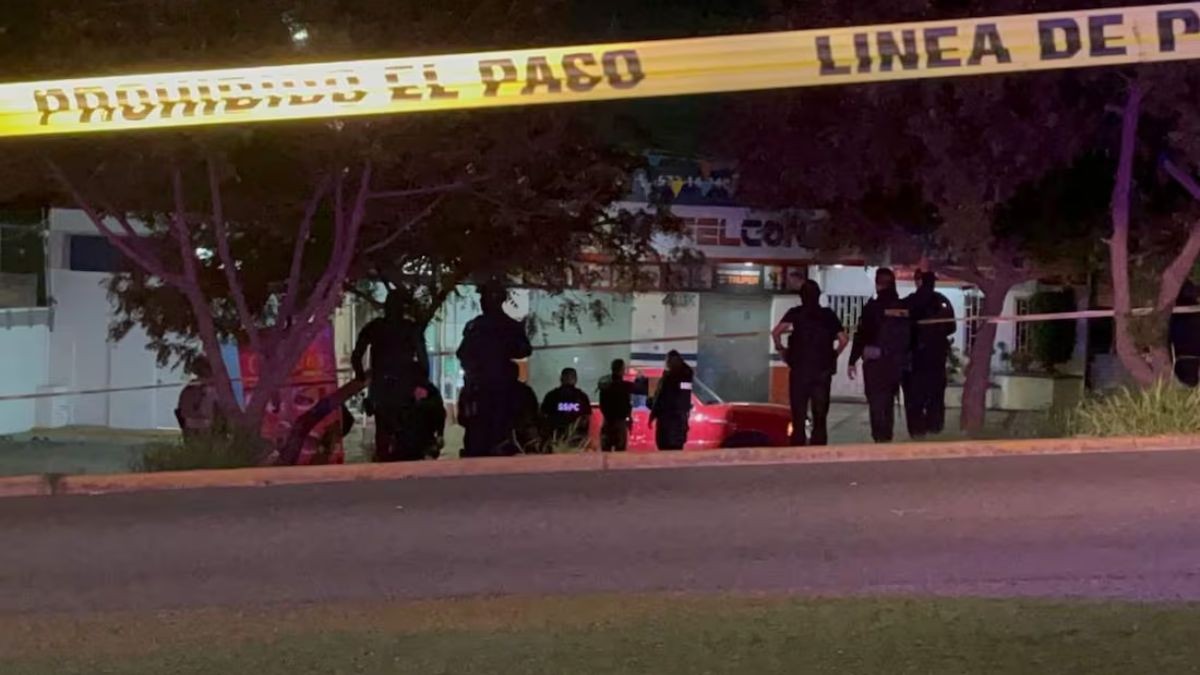 Los cubrieron con plástico: Abandonan camioneta con 4 cuerpos; eran 2 niños y sus papás