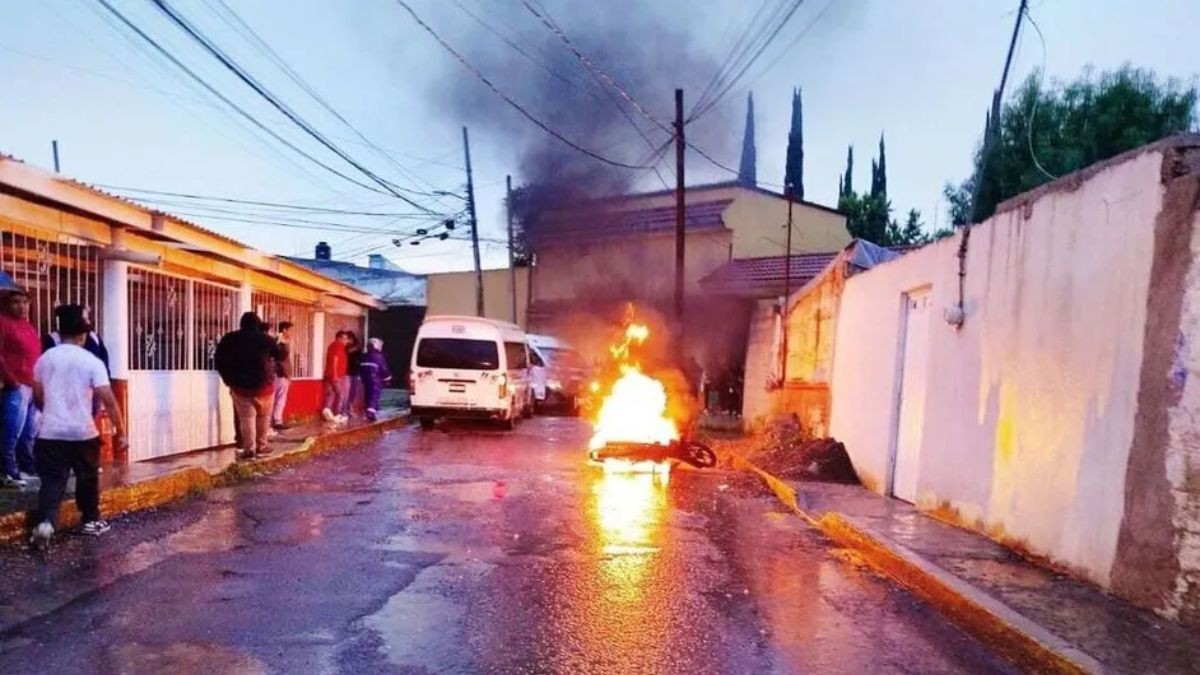 Lo amarraron a un poste de luz: Vecinos linchan a ladrón tras robar en tortillería