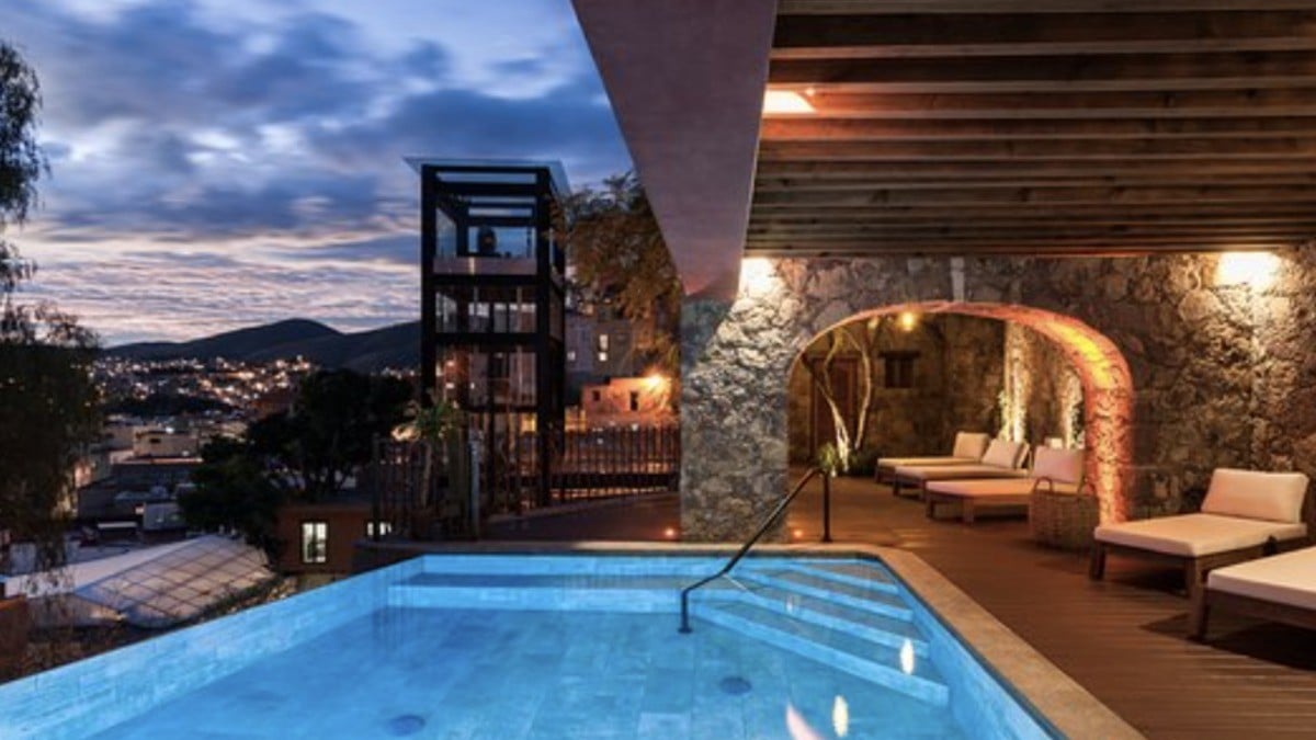 VIDEO ¡Usa su GPS! Mujer descubre a su marido con otro hombre