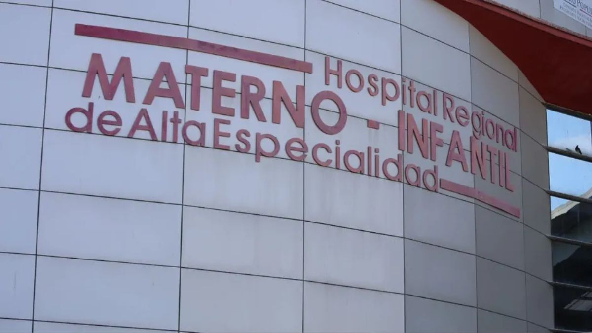 Mamá era una menor de 13 años: Muere bebé de un día de nacido tras ser localizado en baño